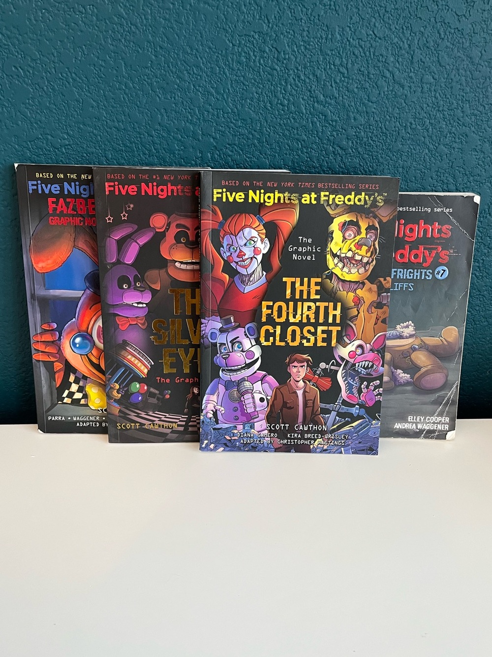 Five Nights at Freddy's Graphic Novels The Silver Eyes & The Fourth Closet Fazbe